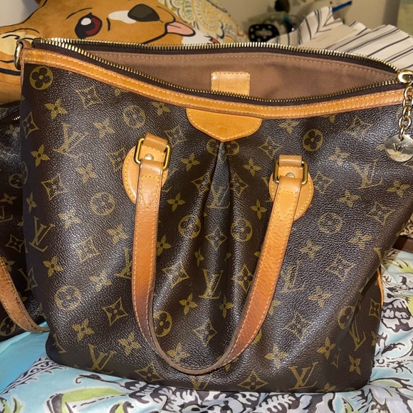 Louis Vuitton Palermo PM - Picture 2 of 11